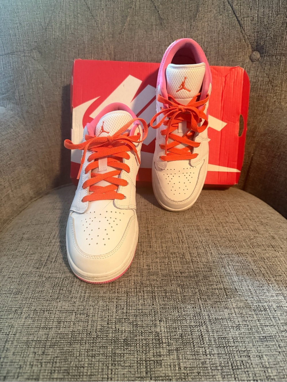 Nike Low-Top Sneakers in White & Orange-Pink